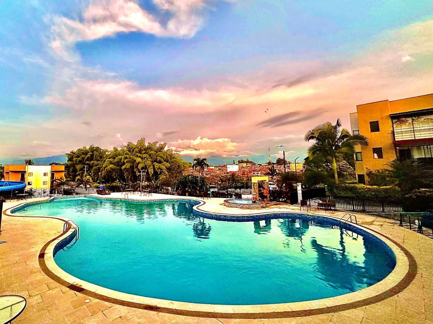 Apartamento Privado Vacacional A 5M Del Aeropuerto, 20 Minutos Del Parque Del Cafe Y Centro De Armenia Con 4 Piscinas, 3 Jacuzzi, Sauna By Molca Xperiences 2H Kültér fotó