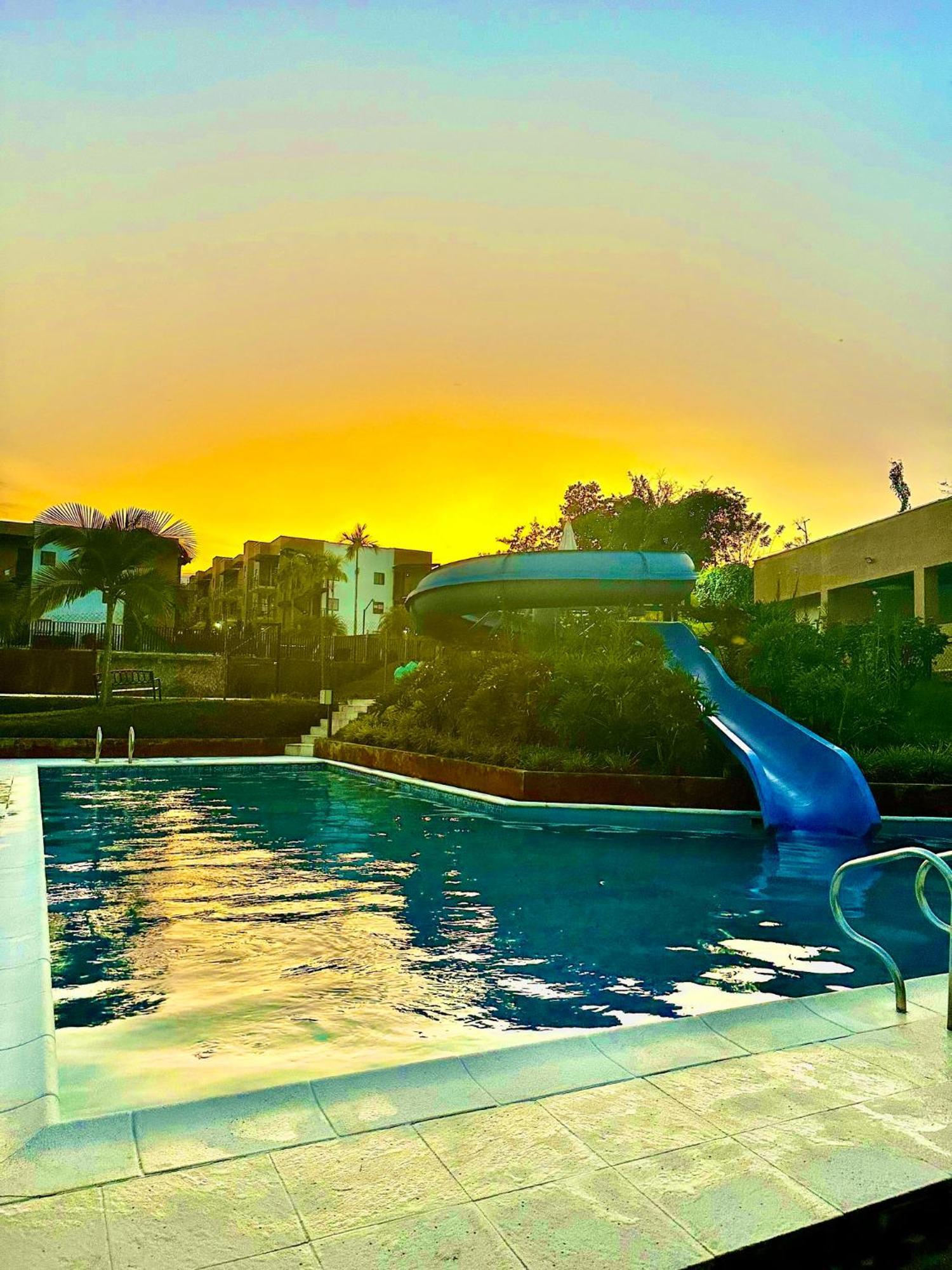 Apartamento Privado Vacacional A 5M Del Aeropuerto, 20 Minutos Del Parque Del Cafe Y Centro De Armenia Con 4 Piscinas, 3 Jacuzzi, Sauna By Molca Xperiences 2H Kültér fotó